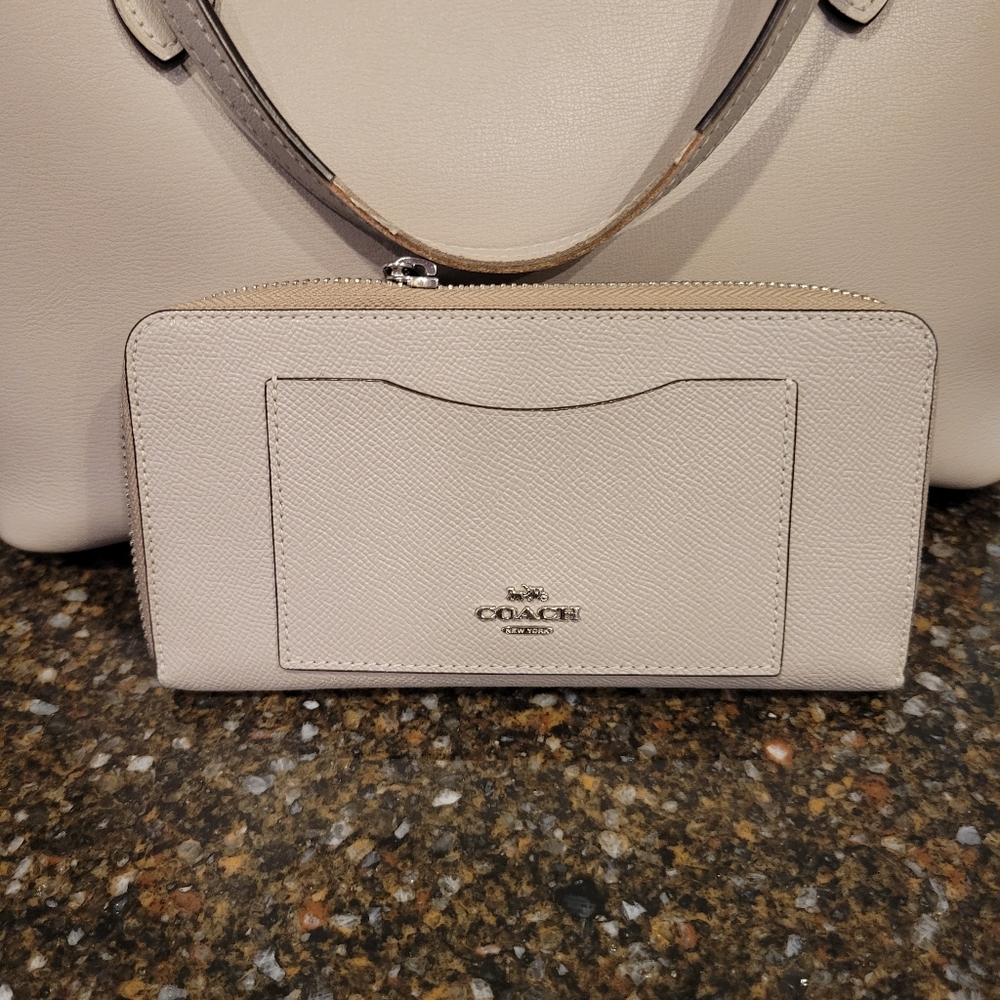 Coach Tote with Wallet - Picture 8 of 11